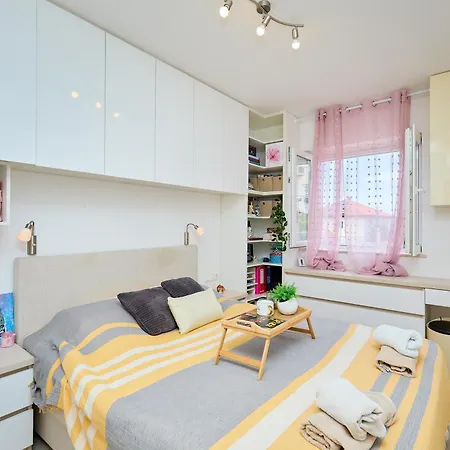 Lola 杜布罗夫尼克