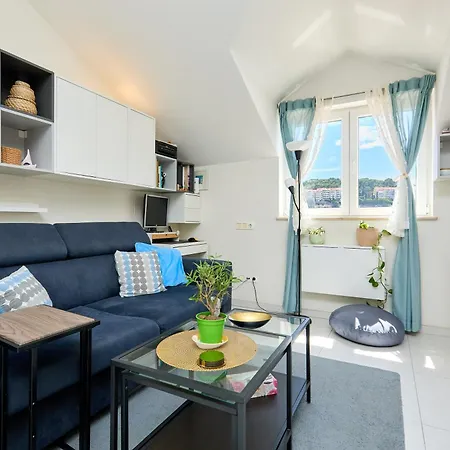 Lola Apartment *