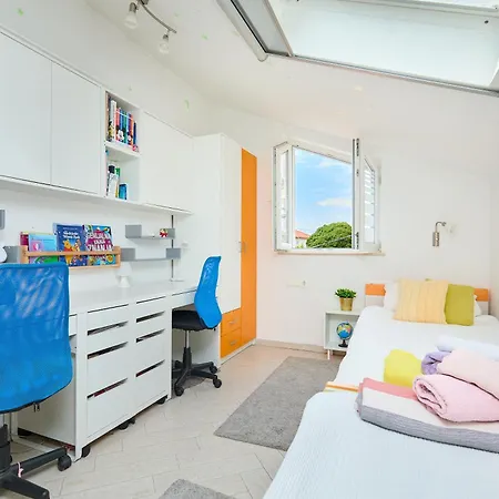 Lola Apartment